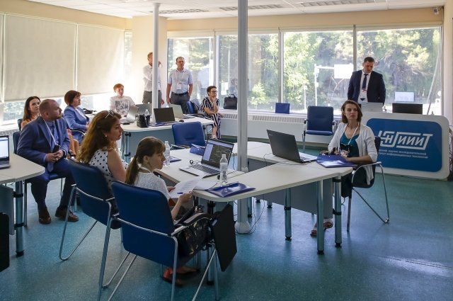 Участники обсудили вопросы применения космических технологий для решения природоохранных задач.