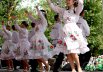 Национальный костюм мари, проживающих в Марий Эл - белого цвета. У мужчин рубахи вышиты орнаментами красного и синего цвета, у женщин на платьях и фартуках вышиты розы и маки.