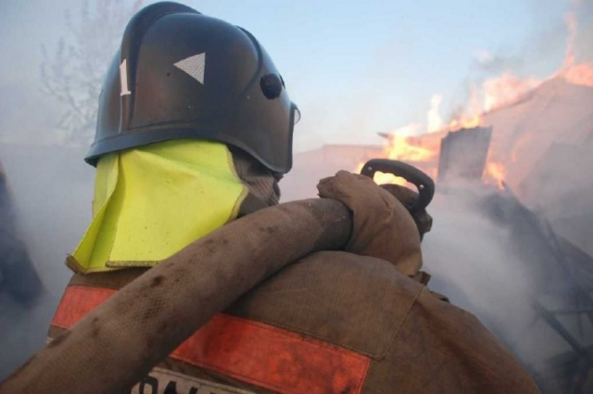 В Якутске тушат пожар на полигоне твердых бытовых отходов