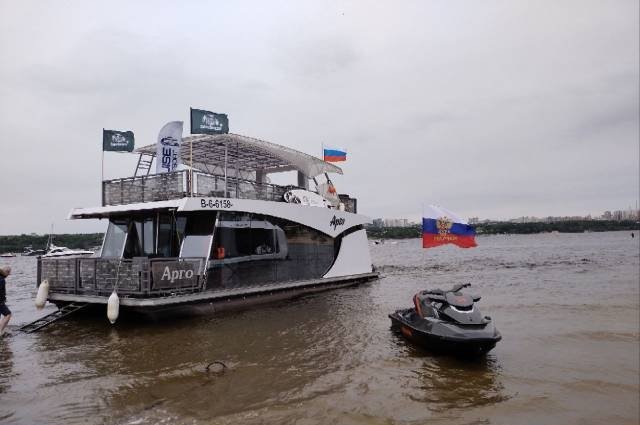 В кинотеатрах идет волга