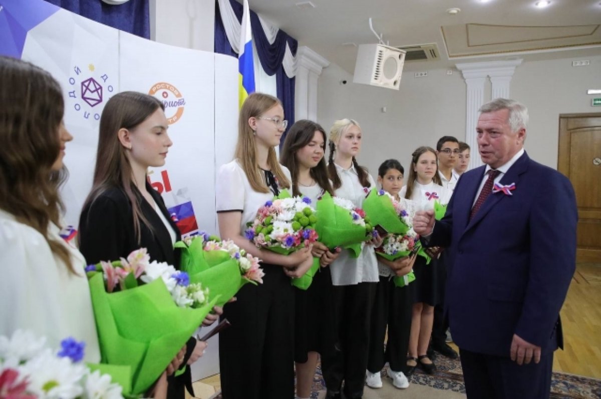Более 500 детей в Ростовской области получили первые паспорта 12 июня