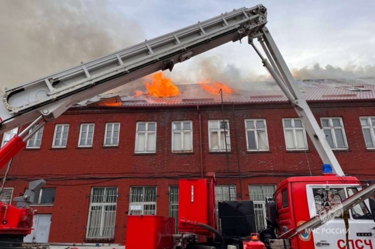 В Калининграде произошел крупный пожар в офисном здании