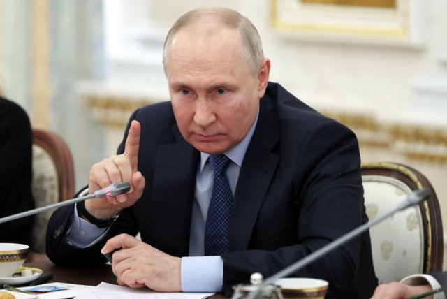 Президент РФ Владимир Путин на встрече с военными корреспондентами в Кремле. 13 июня 2023. 