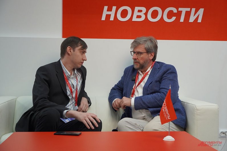 Специальный корреспондент отдела политики «АиФ» Глеб Иванов и российский журналист Фёдор Лукьянов (слева направо).