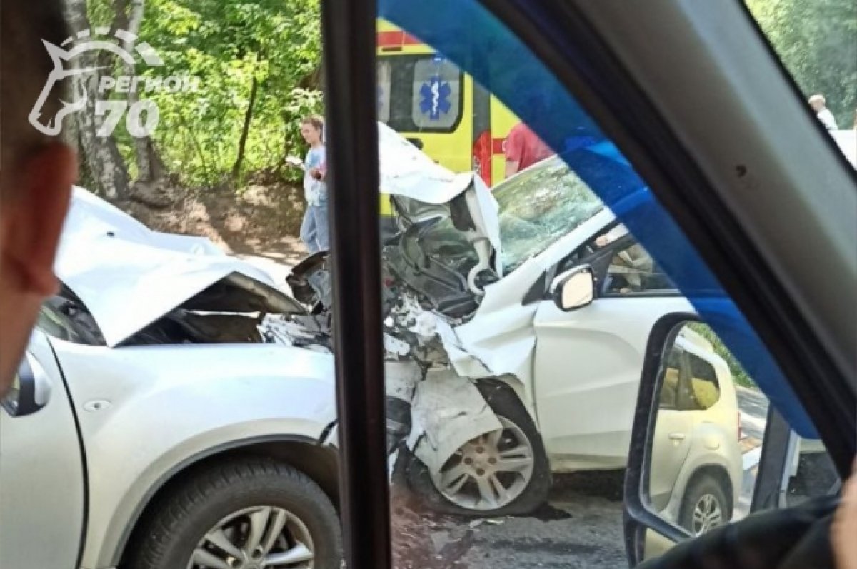 Трое детей пострадали в лобовом ДТП в Томске на улице Привольная | АиФ Томск