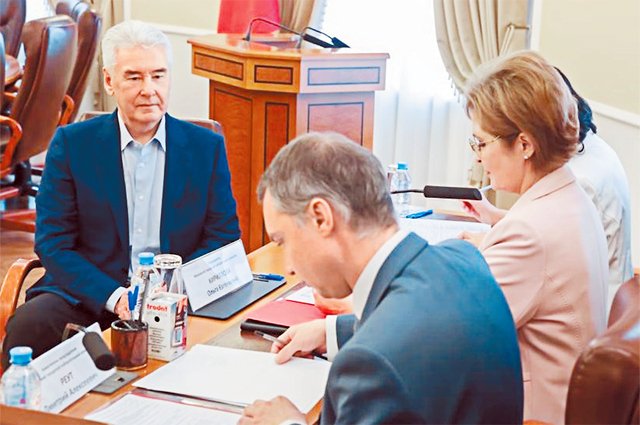 Сергей Собянин лично приехал в Мосгоризбирком, чтобы зарегистрироваться кандидатом.