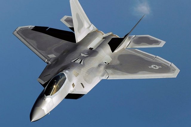 Истребитель пятого поколения F-22 Raptor («Хищник») (США).