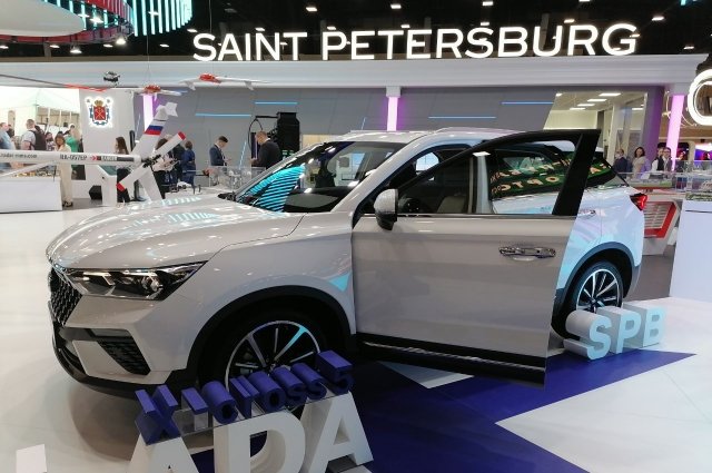 В дни форума на бывшем заводе Nissan, который теперь называется «LADA Санкт-Петербург» было запущено производство городского кроссовера Lada X-Cross.