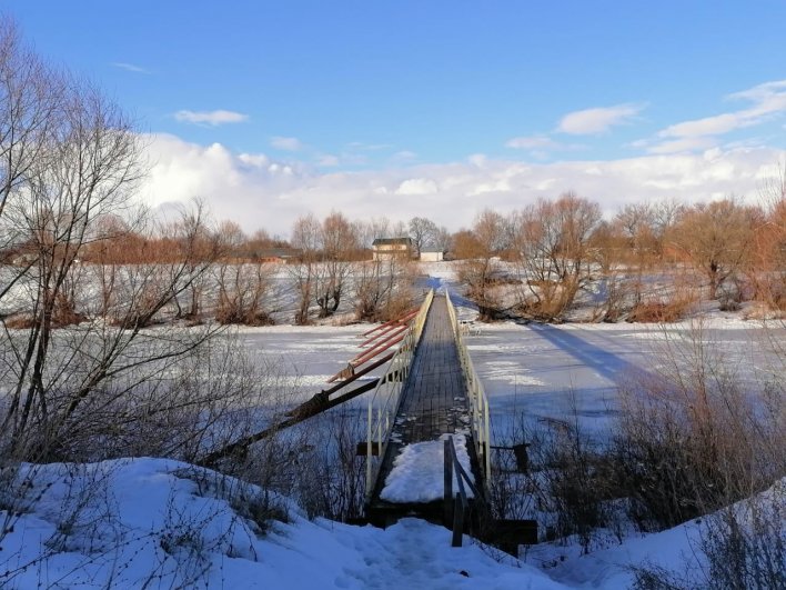 Вид на мост зимой.