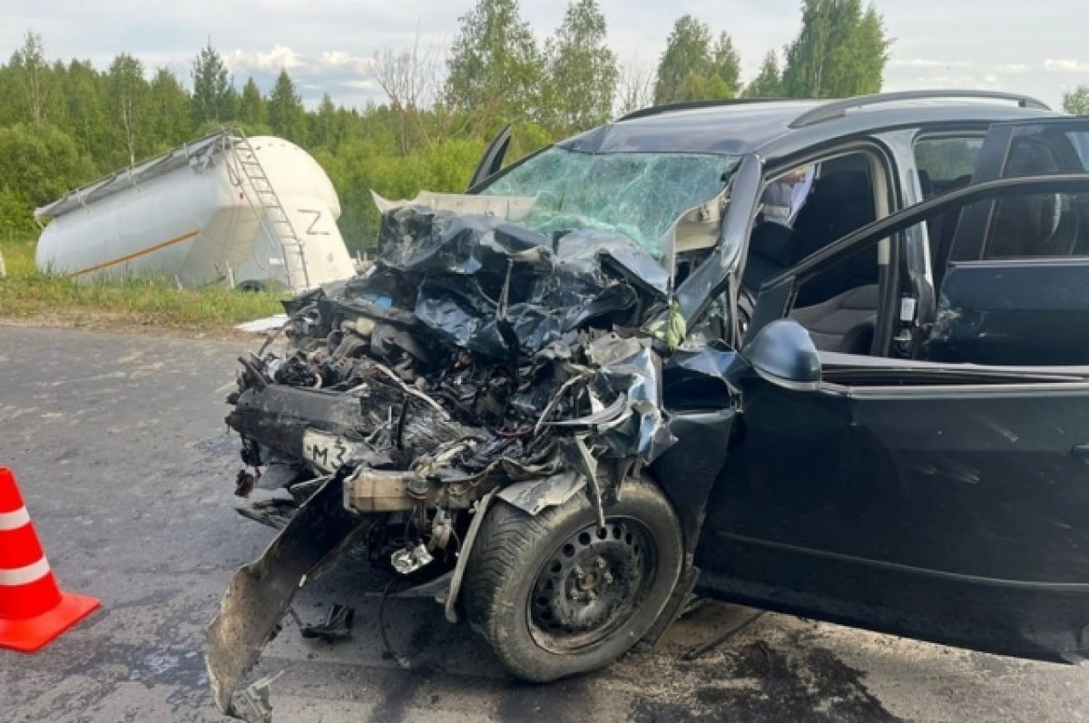 Два водителя легковушек погибли при столкновении с грузовиками на Брянщине