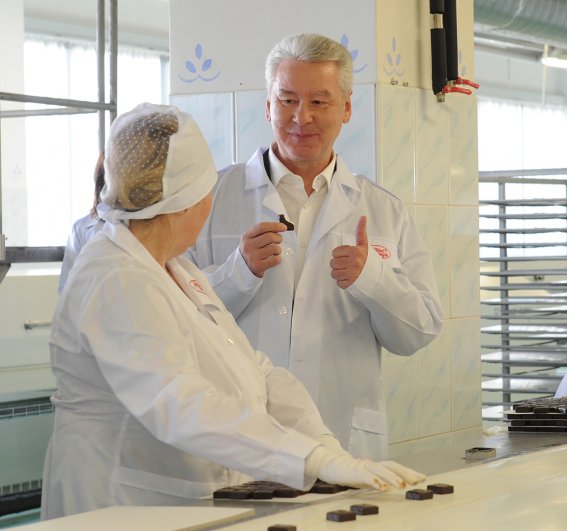 Мэра Москвы Сергей Собянин посетил кондитерскую фабрику «Красный Октябрь». 2013 го.