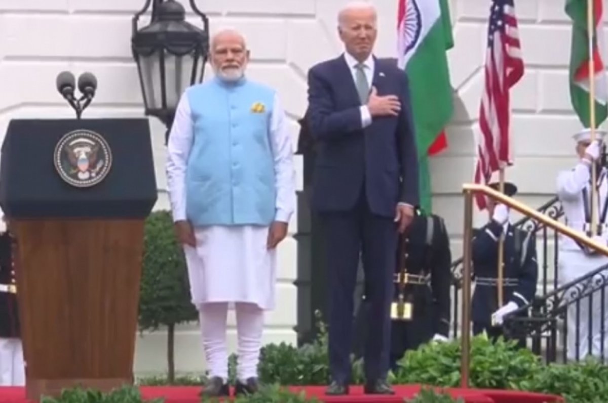 Байден перепутал гимны на встрече с премьером Индии