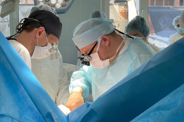 Иркутские кардиохирурги впервые самостоятельно выполнили операцию по пересадке сердца.