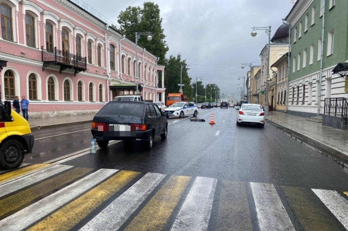 В Твери автомобиль сбил человека на электросамокате | АиФ Тверь