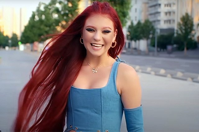 Александра Трусова дебютировала в качестве певицы.