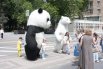 Гостей встречали гигантские панды.