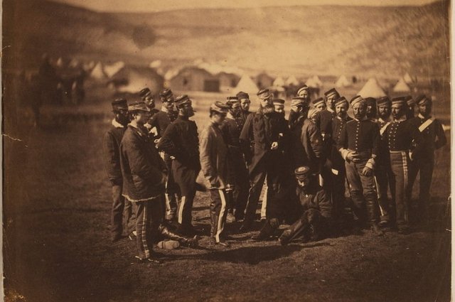 Выжившие офицеры и солдаты 18-го лёгкого драгунского полка. Балаклавское сражение, Крымская война.