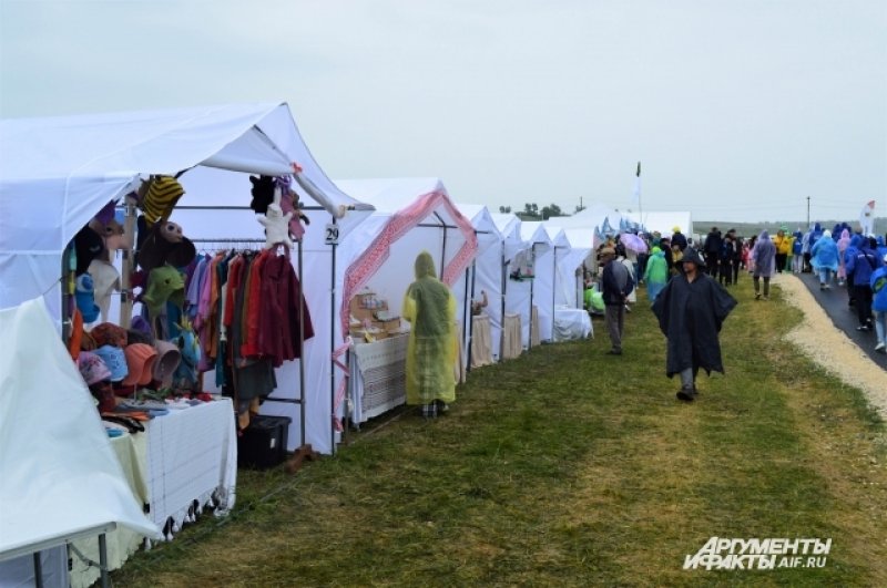 Фестиваль предоставляет и площадку для кузбасских мастеров, которые могут найти рынок сбыта своей продукции. 
