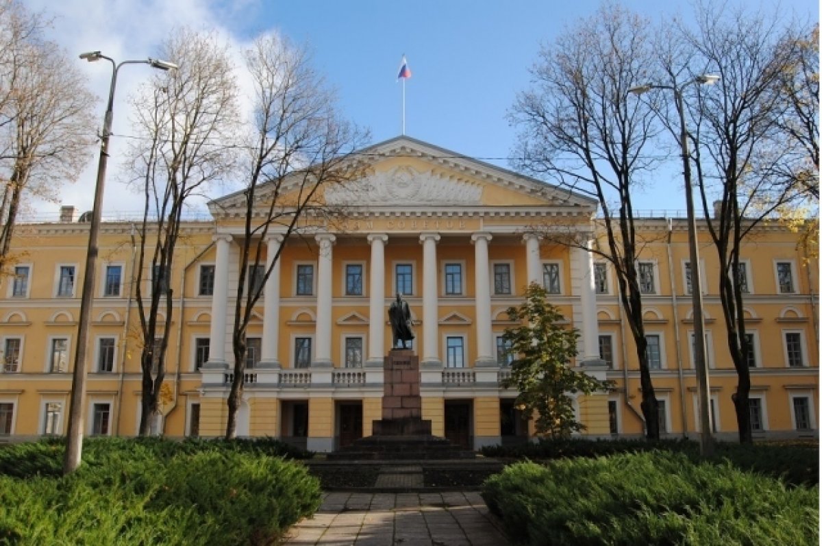 Псков официально. Областная администрация Псков. Псков правительство Псковской области. Здание областной администрации Пскова. Администрация Псковской области здание.