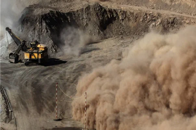 Угольная пыль создаёт серьёзные проблемы для кузбассовцев. 