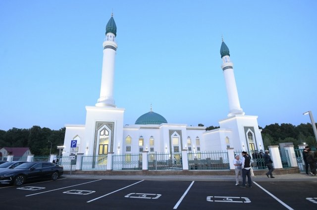 Мечеть «Ал Тан имени Габдрахима Утыз-Имяни» в Казани. 