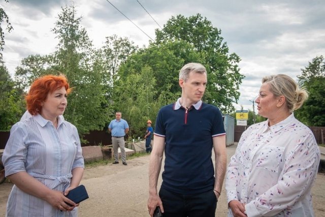 Глава региона проконтролировал ход ремонта моста через реку Гжать.
