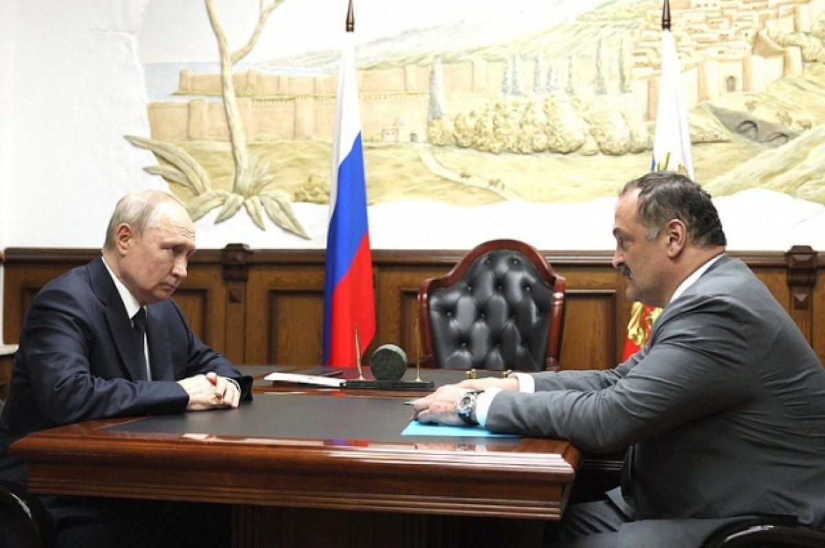 Путин пообещал президенту ОАЭ прислать материалы об истории Дербента