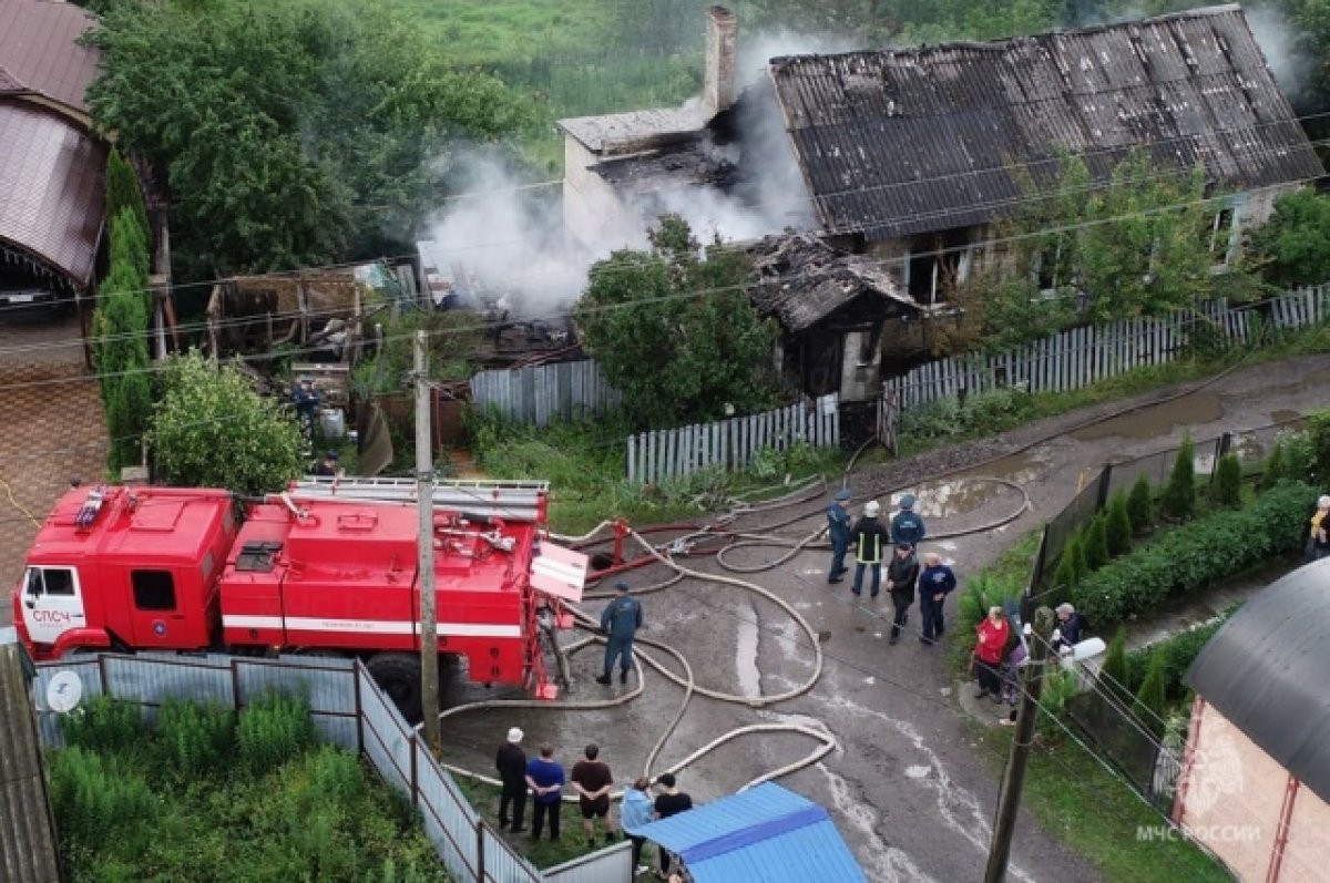 На пожаре в брянских Бордовичах пострадала хозяйка горевшего дома