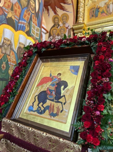 Крестный ход с мощами святого Георгия Победоносца в Иркутске.