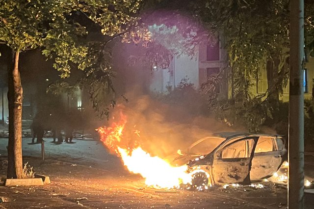 Уличные беспорядки в пригороде Парижа
