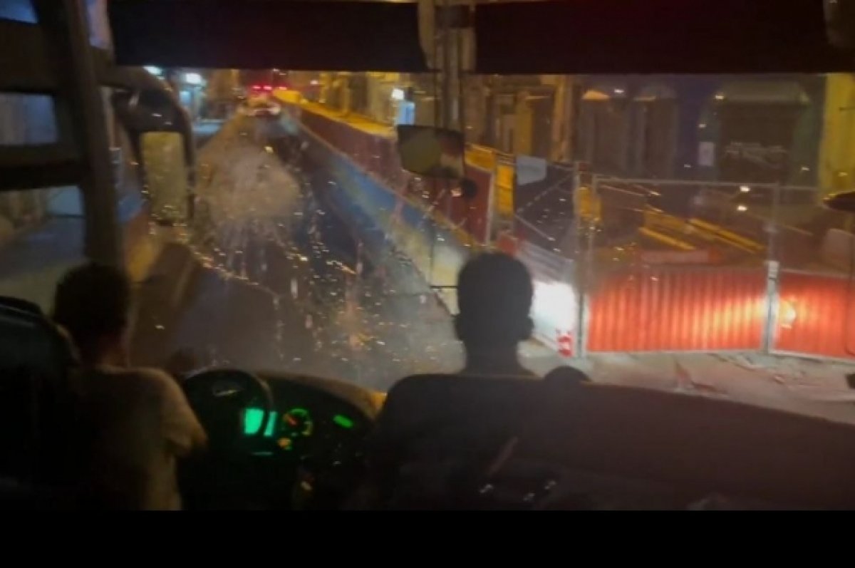 Автобус с туристами из КНР подвергся нападению протестующих в Марселе