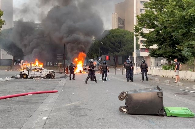 Бои между полицией и мигрантами, Тулуза, Франция. 