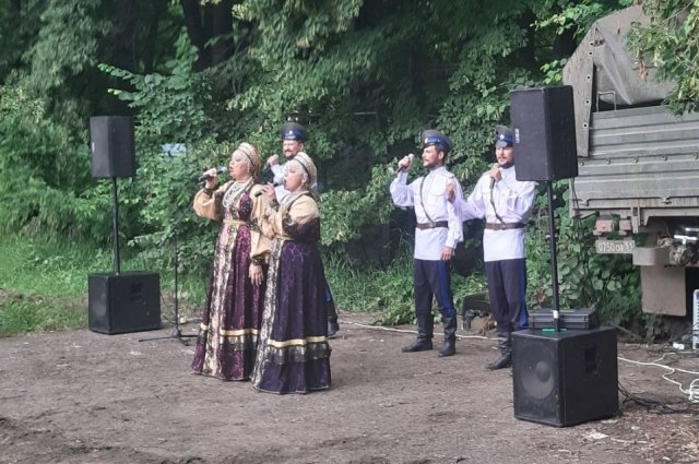Оренбургские артисты выступили перед бойцами СВО
