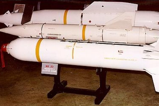Кассетные бомбы CBU-100. 