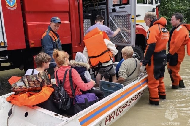 В Иркутской области из-за паводков эвакуировали более 100 человек.