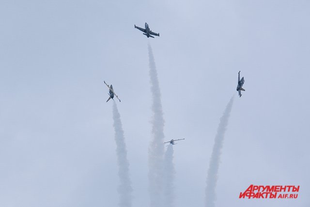  В пермском небе выступали пилотажные группы «Первый Полёт» и «Русь».