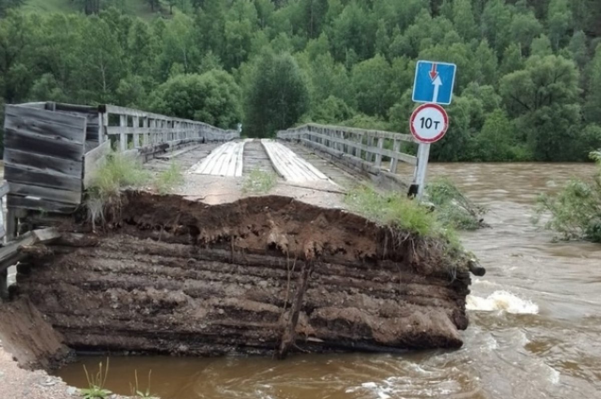 Между сёлами Красночикойского района Забайкалья чинят смытые паводком мосты  | АиФ Чита