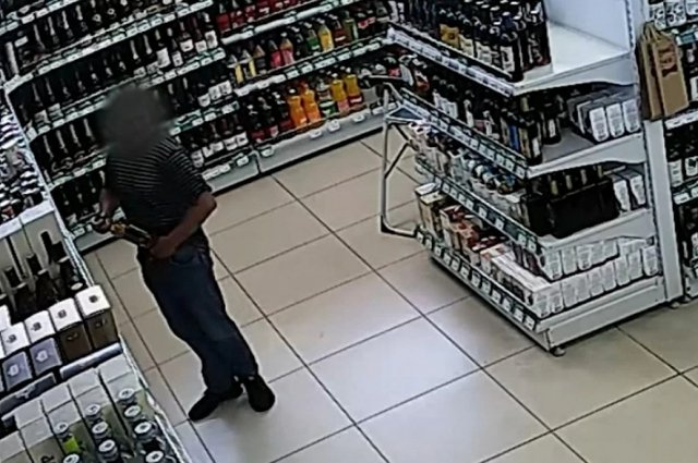 Мужчина неоднократно совершал кражи в магазинах.