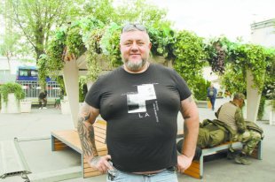 Алексей Б. готов перезаключать контракт столько раз, сколько будет нужно для полной победы.