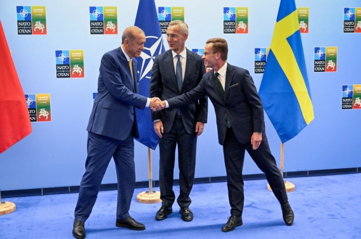 Эксперт Лукьянов: вступление Швеции в НАТО ничего не поменяет