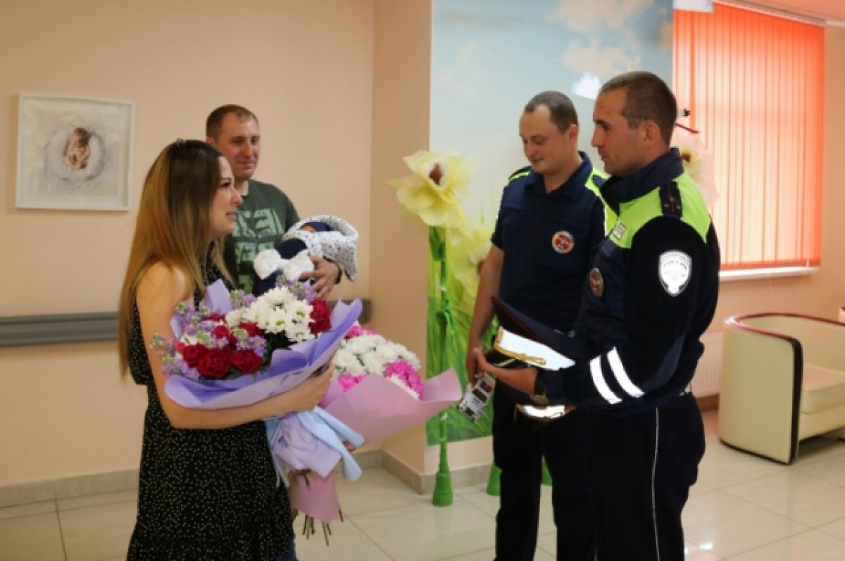 Под Брянском патруль ДПС помог рожающей женщине добраться до больницы