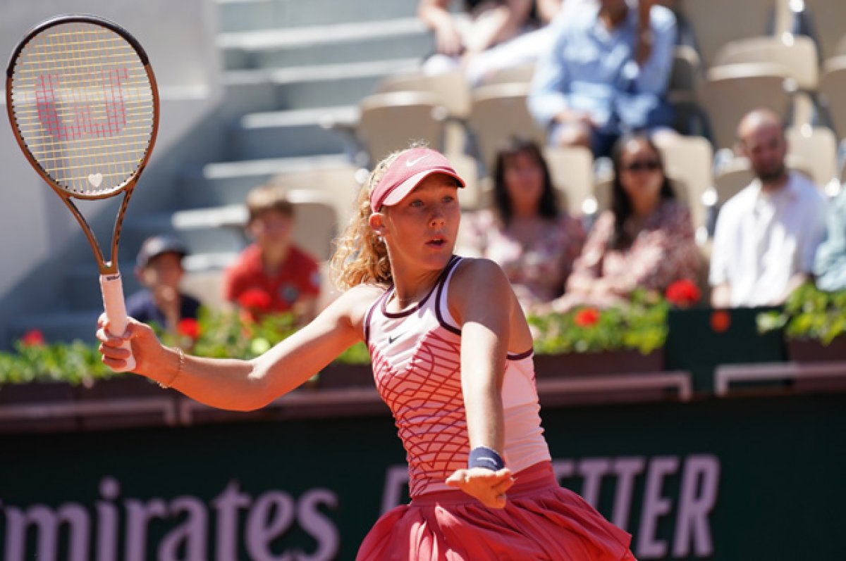 Tennis star. Mirra Andreeva теннис. Большой теннис. Руки теннисистов разные.