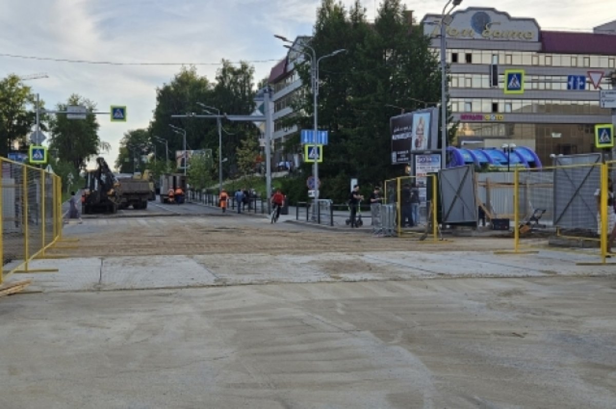 Перекресток на первомайском. Перекресток Первомайская. Перекресток Первомайский Мурманская.