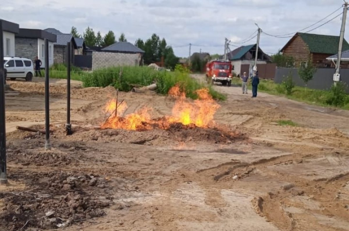 Горящий газопровод. Газопровод низкого давления. Газовая труба горит. Пожар на газопроводе 2024. Тюмень горит.