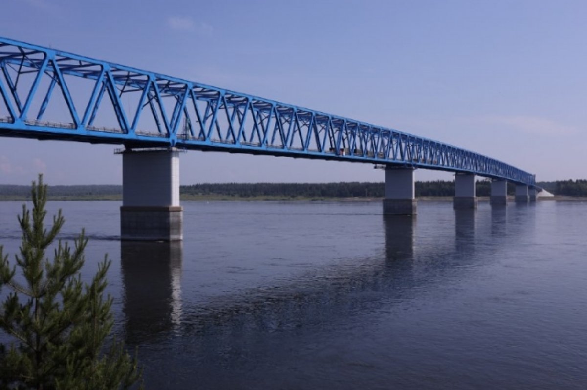 Фото на краю моста