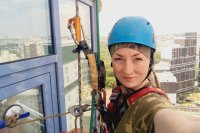 Девушка была профессиональной альпинисткой.