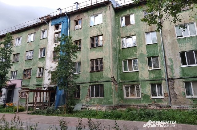 В прокуратуре добавили, что попросят суд рассмотреть дело о расселении дома на Комсомольском проспекте, 94 максимально быстро.
