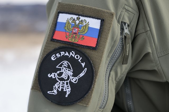 Шеврон батальона «Эспаньола» на форме снайпера на одном из полигонов ДНР.
