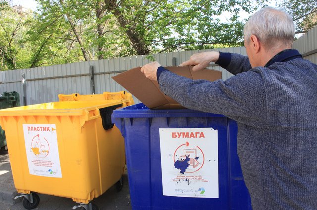 Волгоградцы очень ждали раздельного сбора мусора, но цветных контейнеров в большинстве дворов города и области нет по сей день.