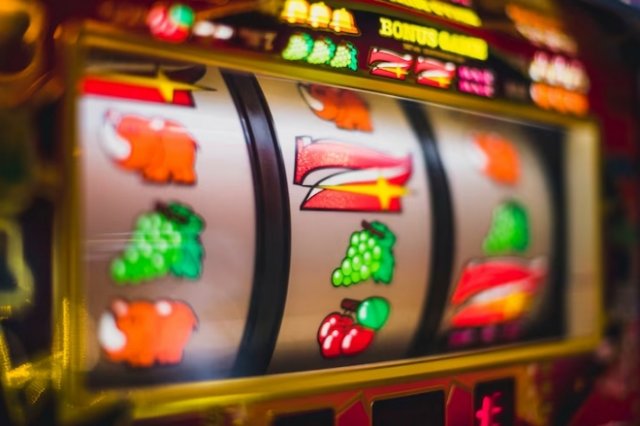 Участники преступной группы арендовали помещения, где они проводили азартные игры, используя игровые автоматы. 